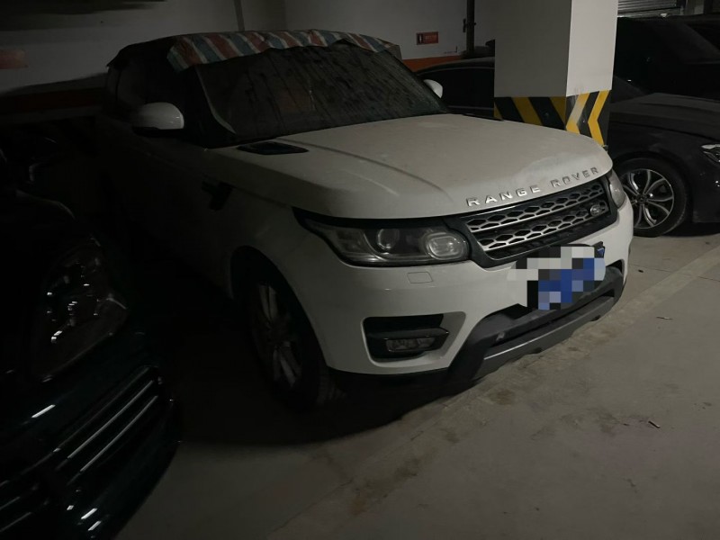 成都17年路虎揽胜运动2