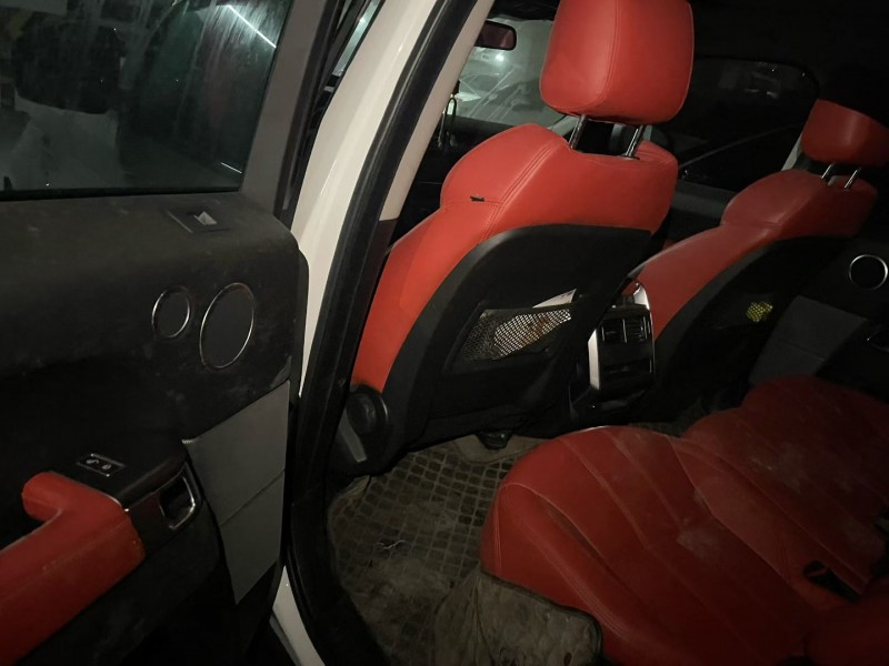 成都17年路虎揽胜运动7