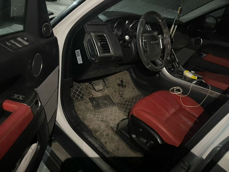 成都17年路虎揽胜运动8