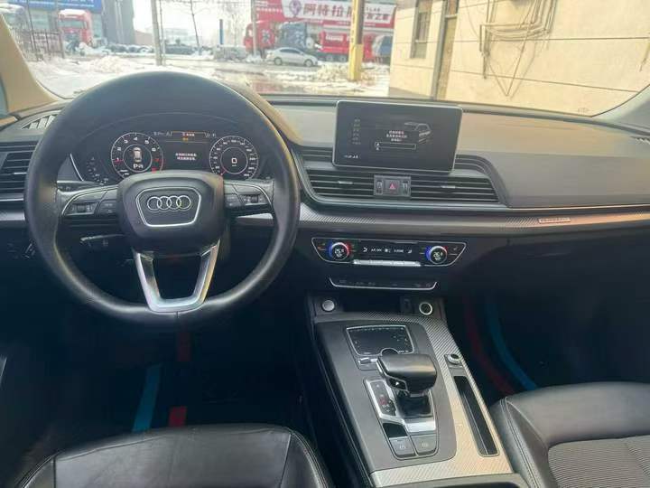 鶴壁19年奧迪Q59