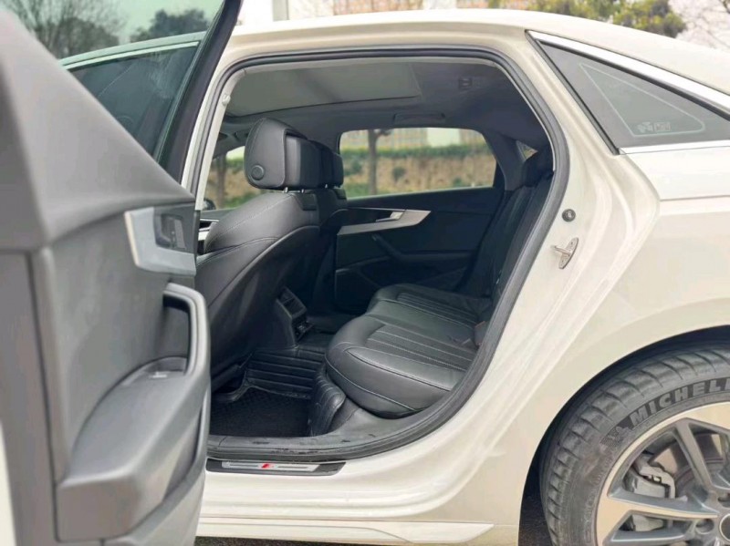 西安22年奧迪A4L4