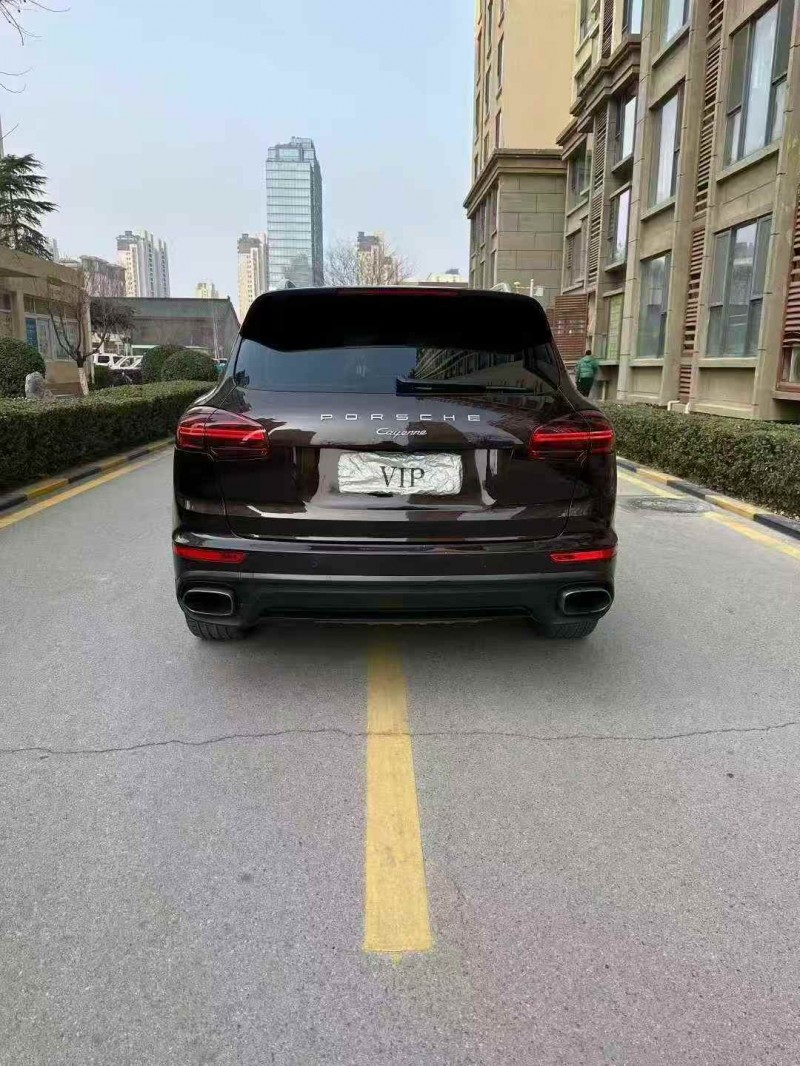 唐山17年保時捷卡宴9