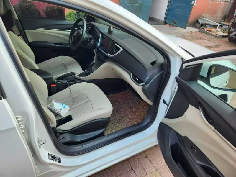 青岛18年别克英朗3