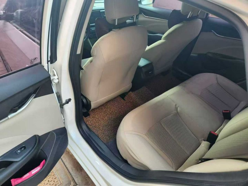 青岛18年别克英朗6