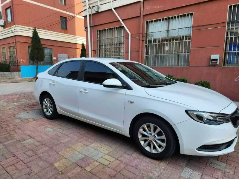 青岛18年别克英朗7