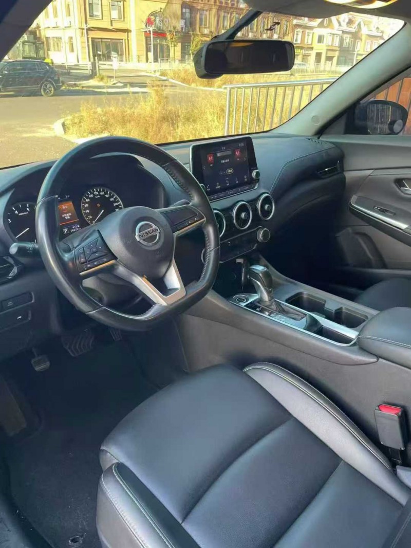 青岛20年日产轩逸5