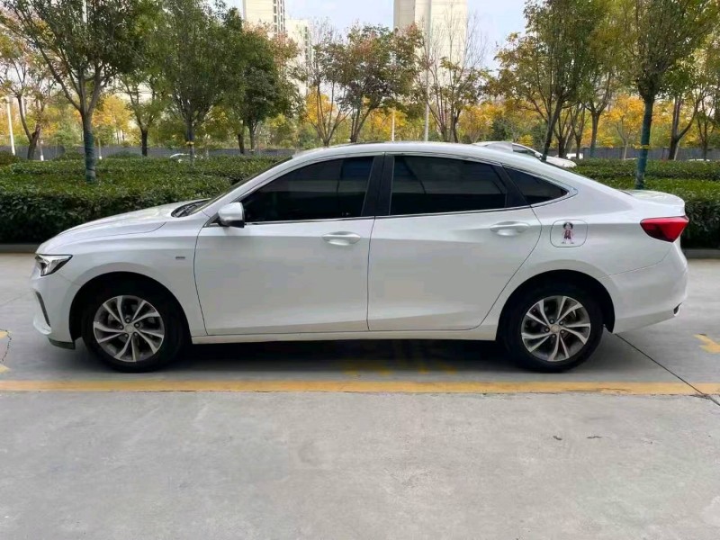 济宁24年别克威朗5