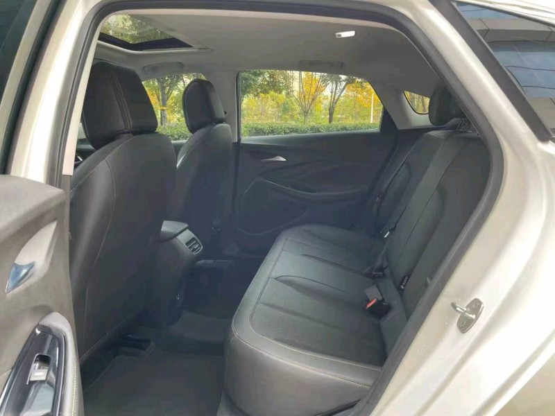 济宁24年别克威朗8