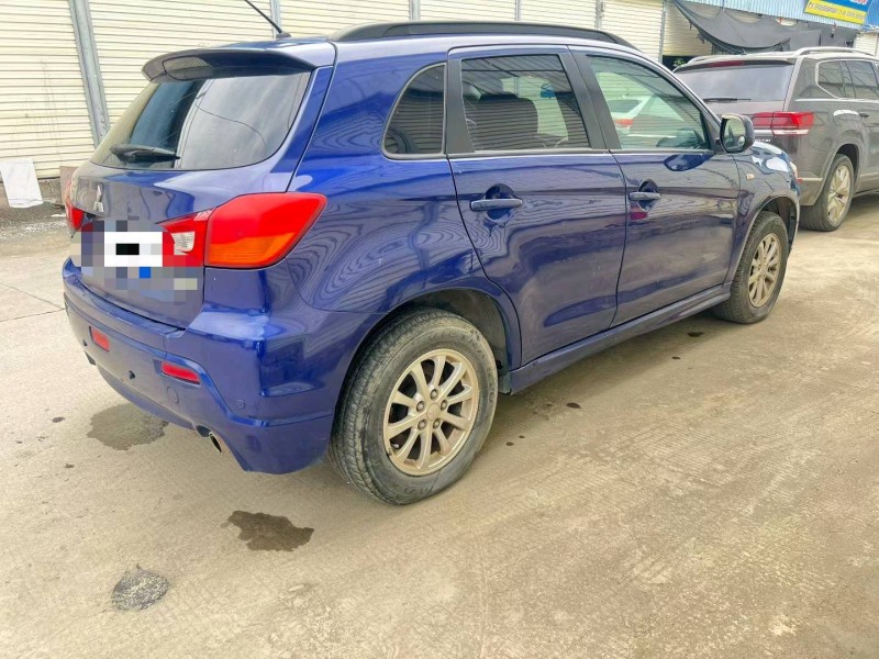 百色11年三菱劲炫5