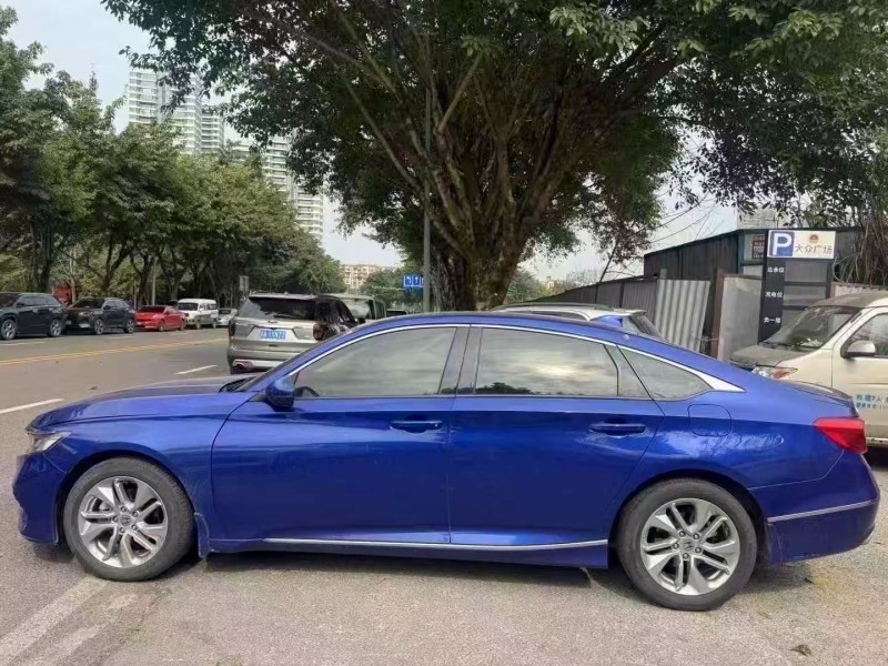 重庆20年本田雅阁2