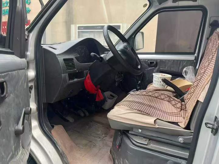 成都24年五菱汽车荣光4