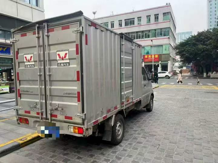 成都24年五菱汽车荣光6