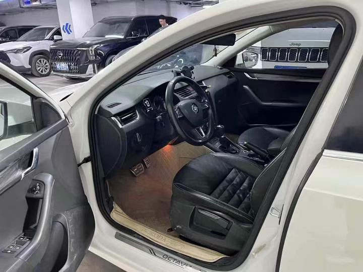 成都16年斯柯达明锐4