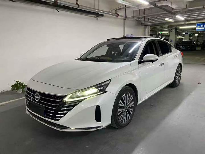 成都24年日产天籁3