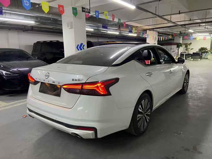 成都24年日产天籁8