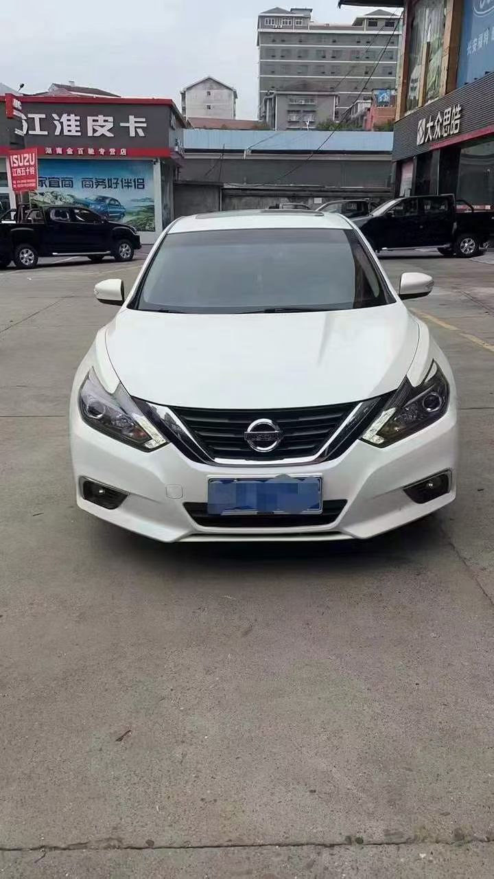 成都17年日产天籁1
