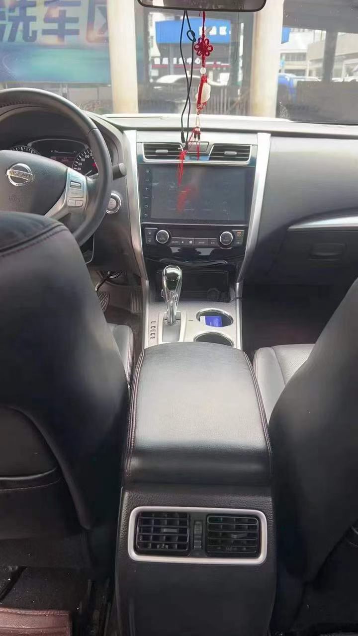 成都17年日产天籁3