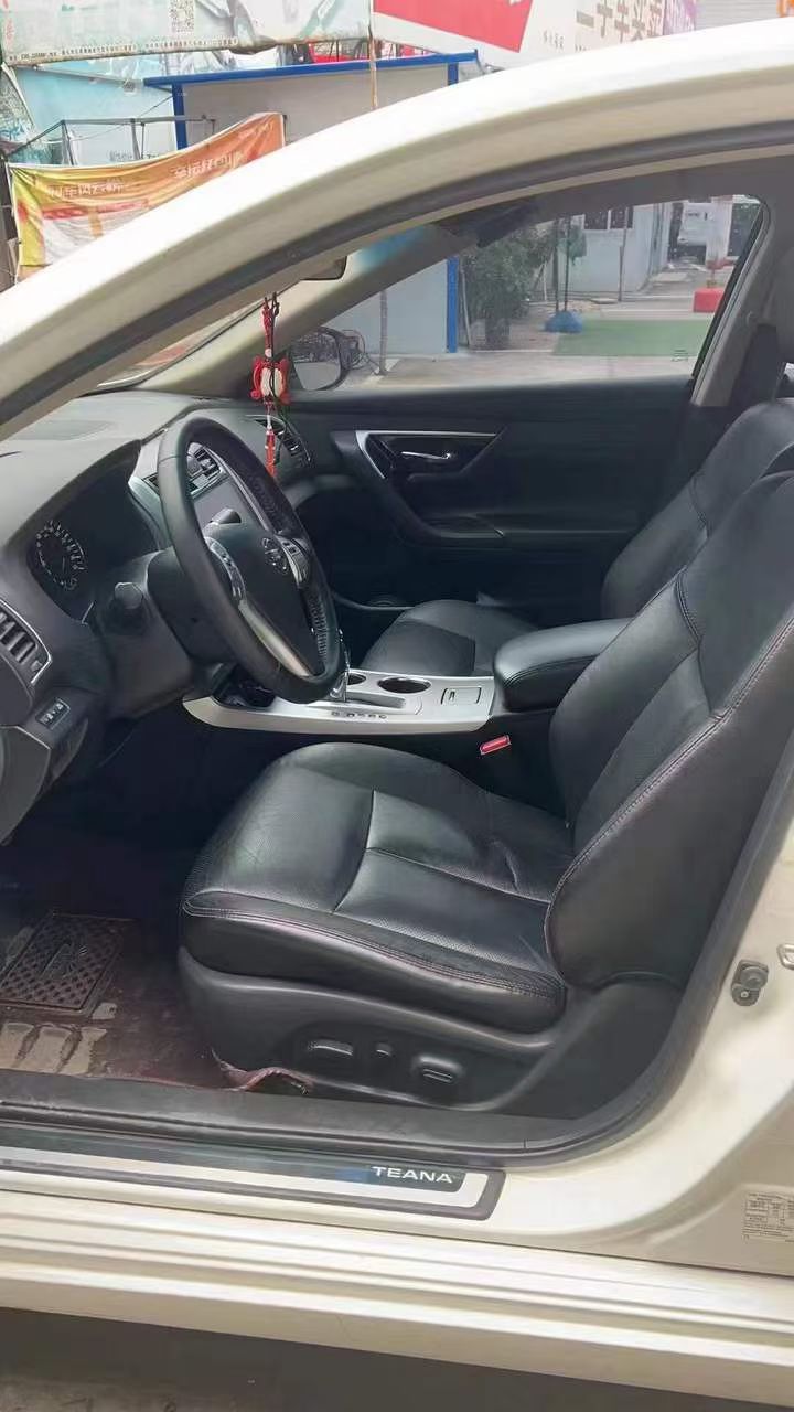 成都17年日产天籁4