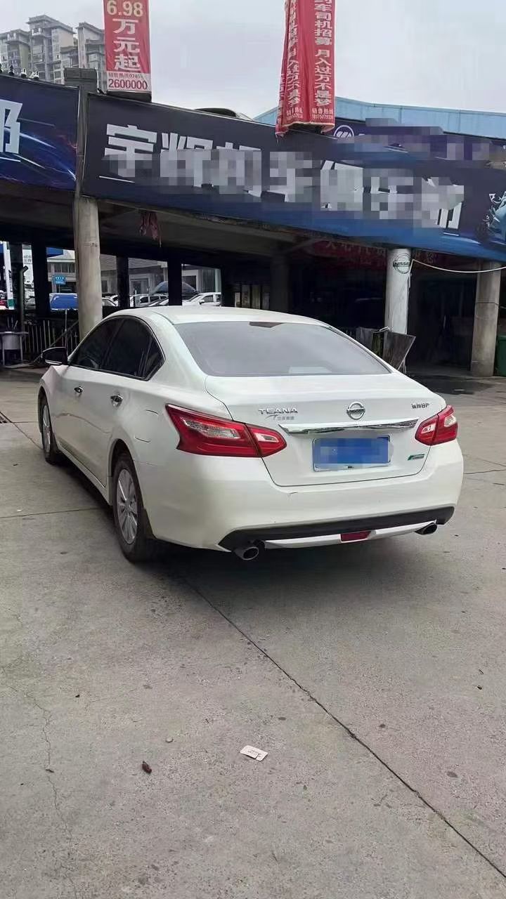 成都17年日产天籁6