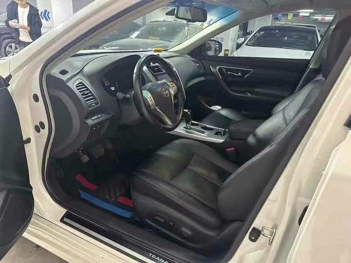 成都18年日产天籁4