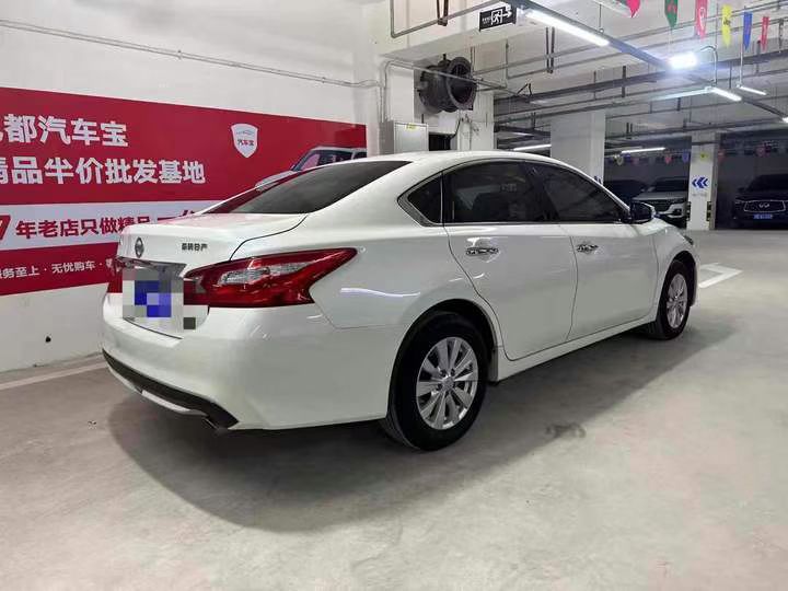 成都18年日产天籁8