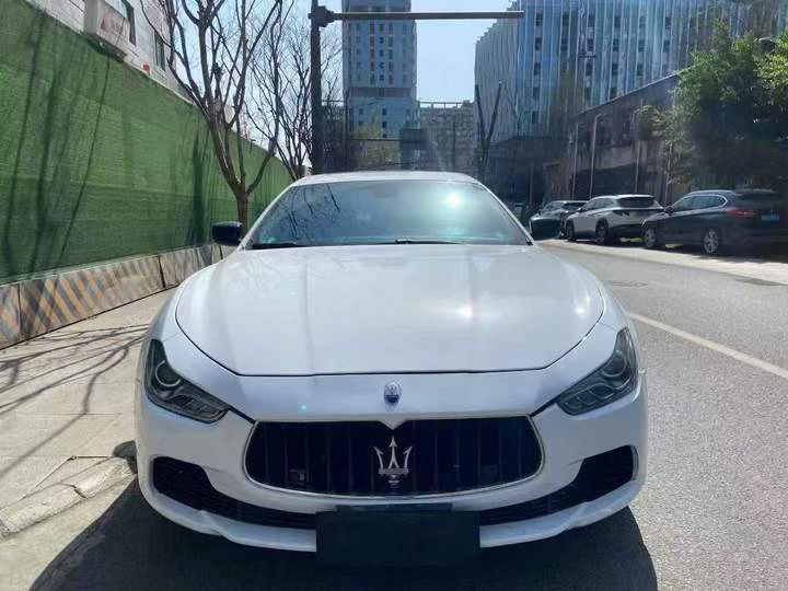 成都16年玛莎拉蒂Ghibli1