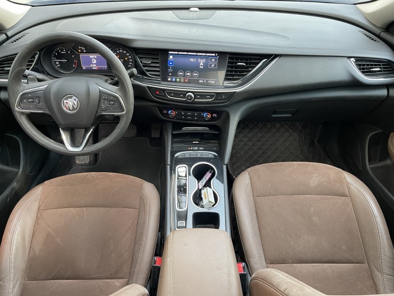 济宁22年别克君威8