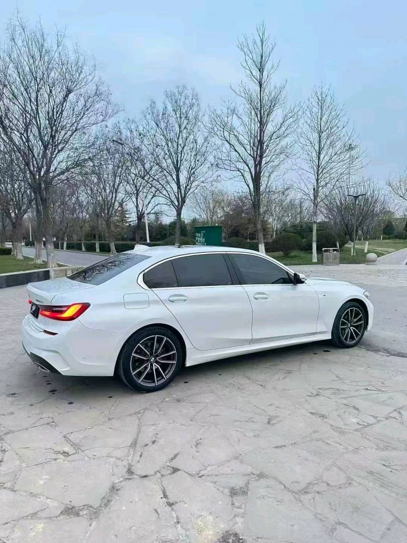 菏泽22年宝马3系8