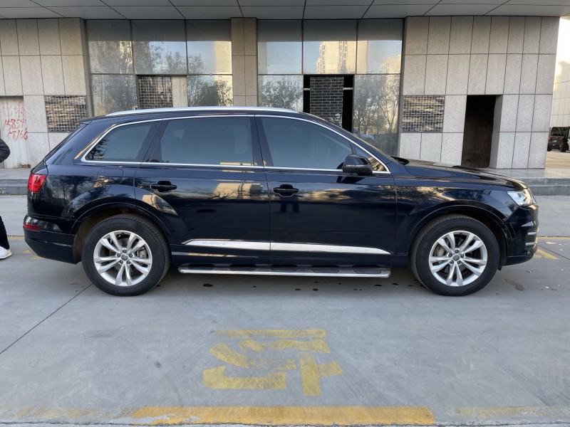 济宁16年奥迪Q75
