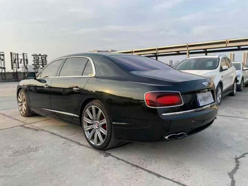 襄阳18年宾利飞驰7