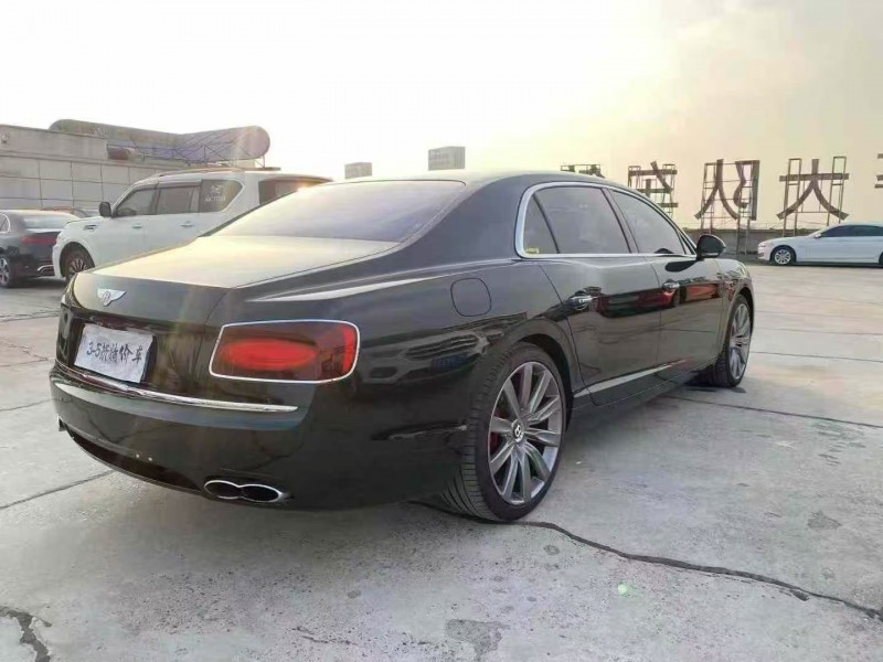 襄阳18年宾利飞驰8