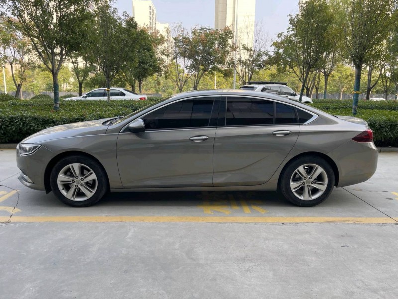 济宁18年别克君威4