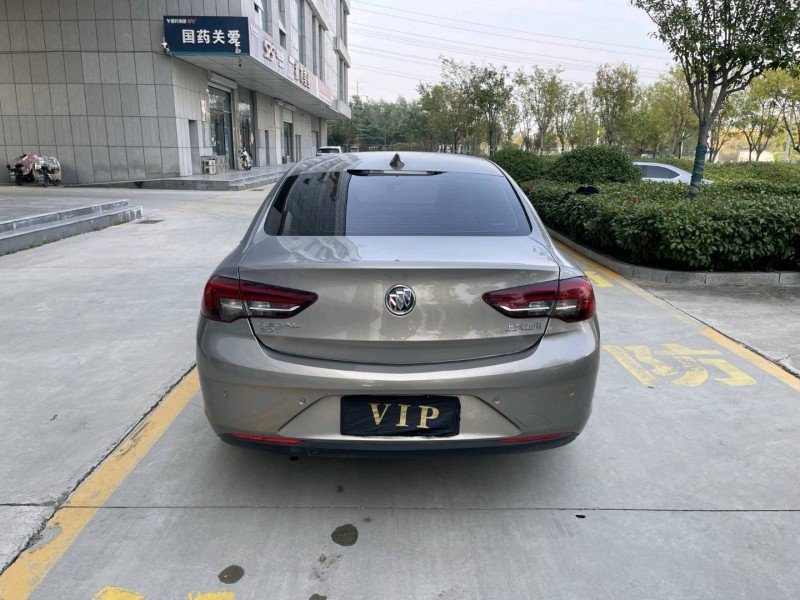 济宁18年别克君威9