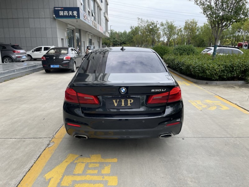 济宁18年宝马5系8