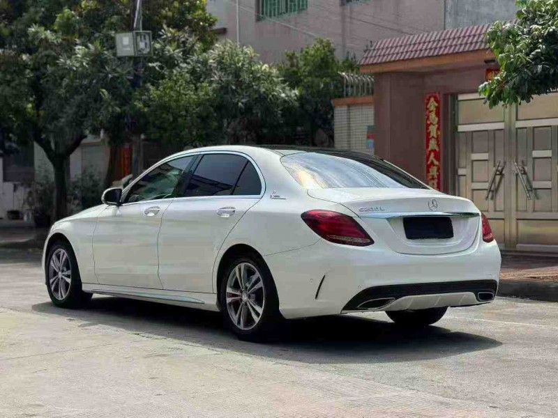 中山17年奔驰C8