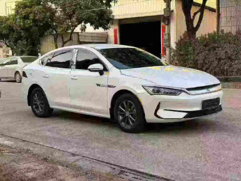 中山23年比亚迪秦2