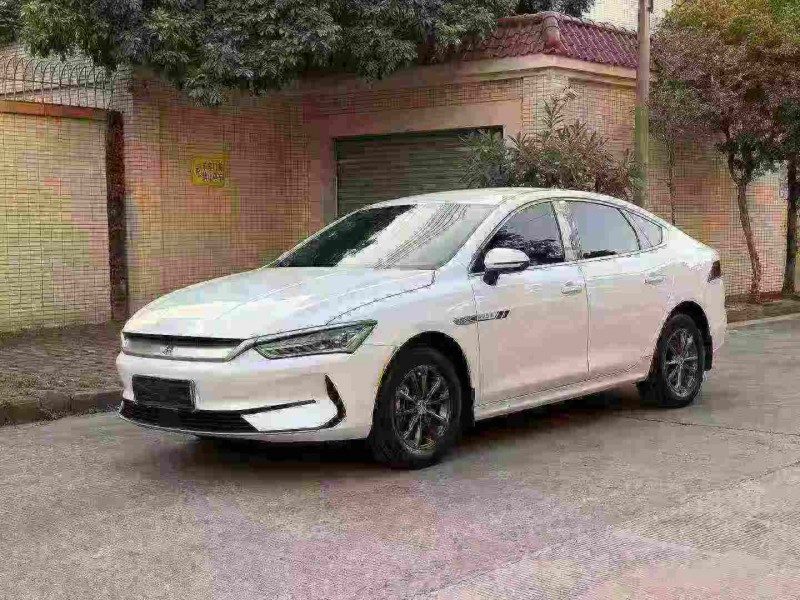 中山23年比亚迪秦3