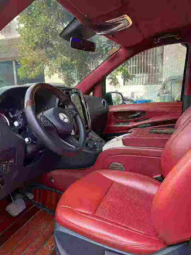 中山19年奔驰威霆3