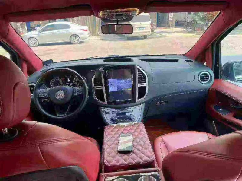 中山19年奔驰威霆4