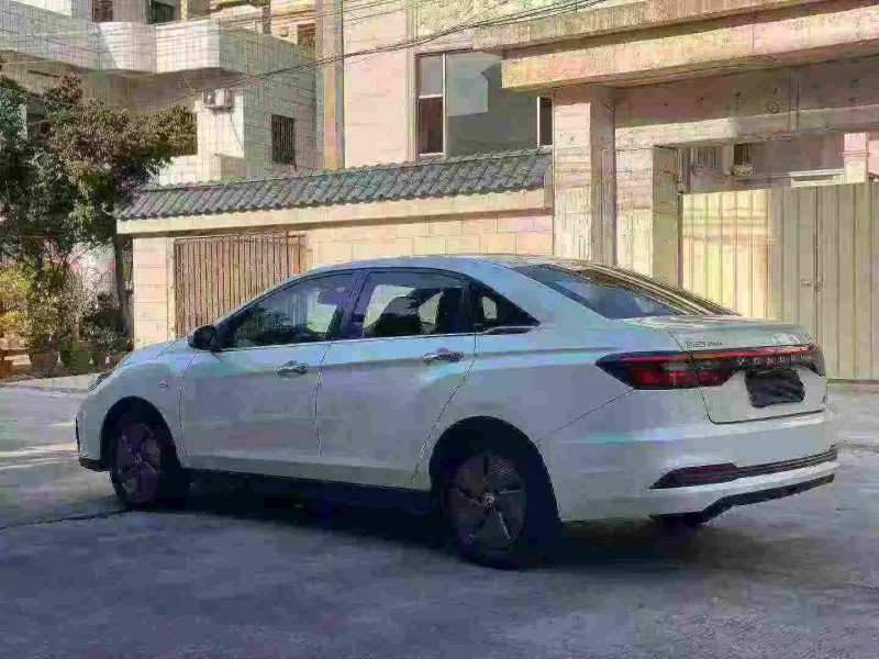 中山23年启辰D608