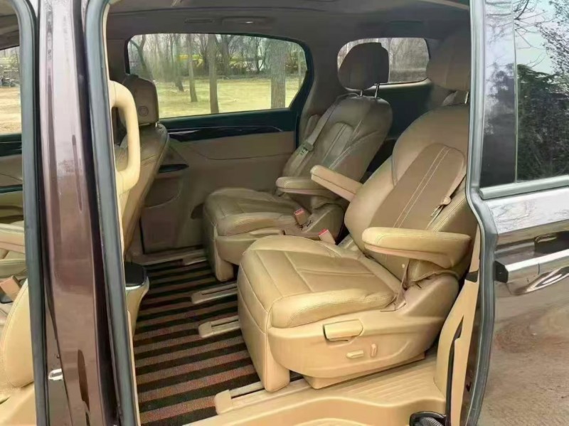 济南19年别克GL84