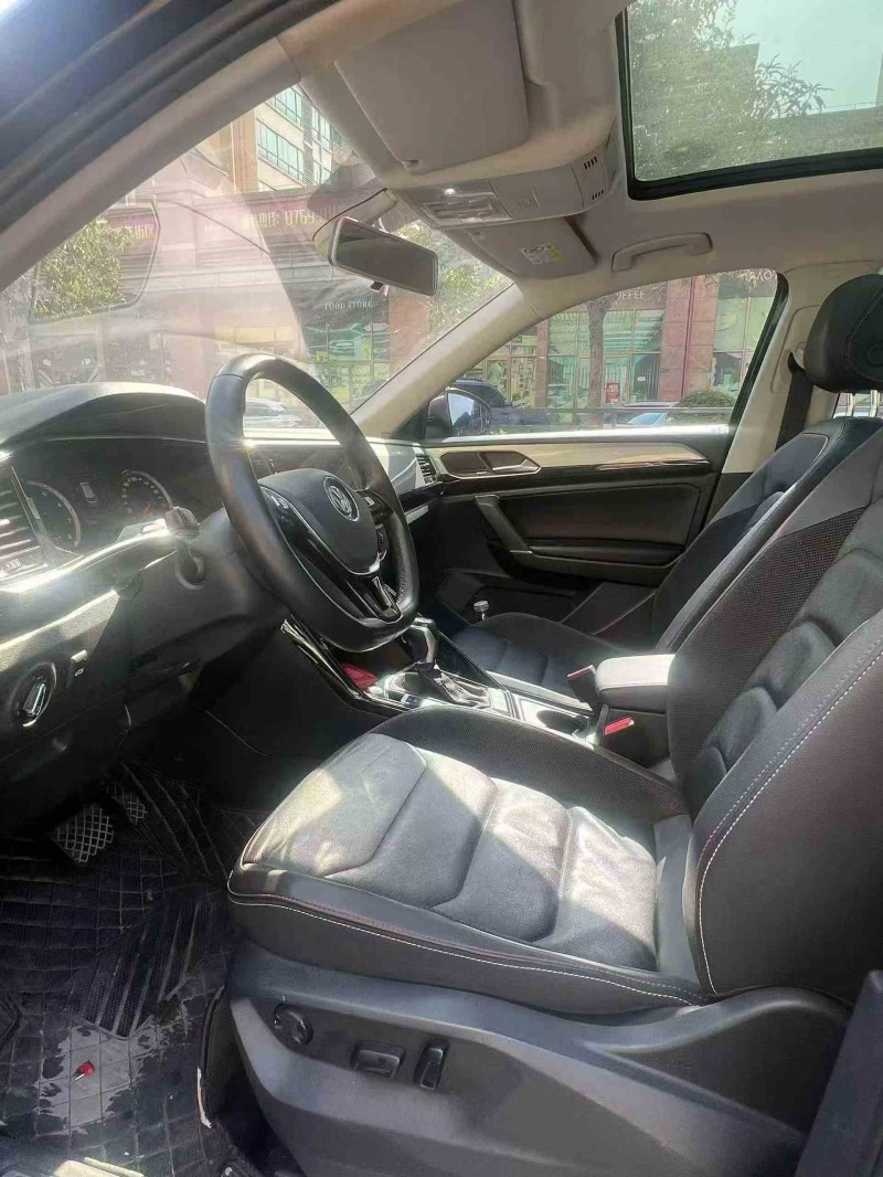 珠海20年大众探岳6