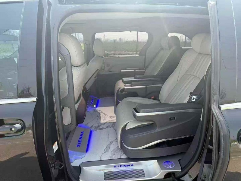 延安24年丰田格瑞维亚4