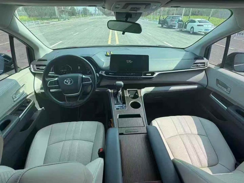 延安24年丰田格瑞维亚5