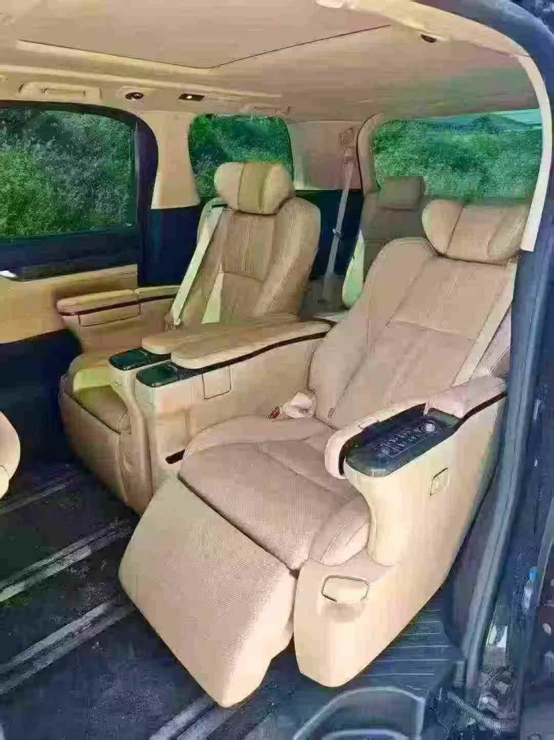 青岛20年丰田埃尔法7