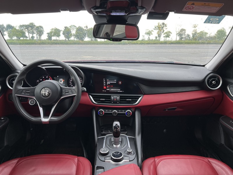 鹽城18年阿爾法·羅密歐Giulia7