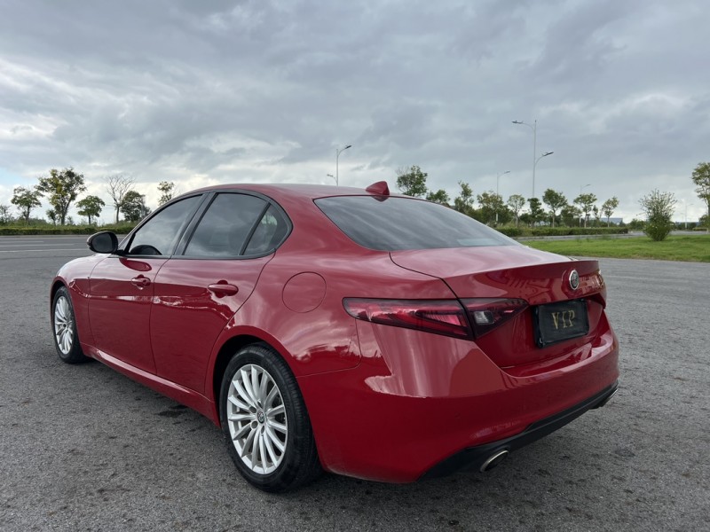 鹽城18年阿爾法·羅密歐Giulia9