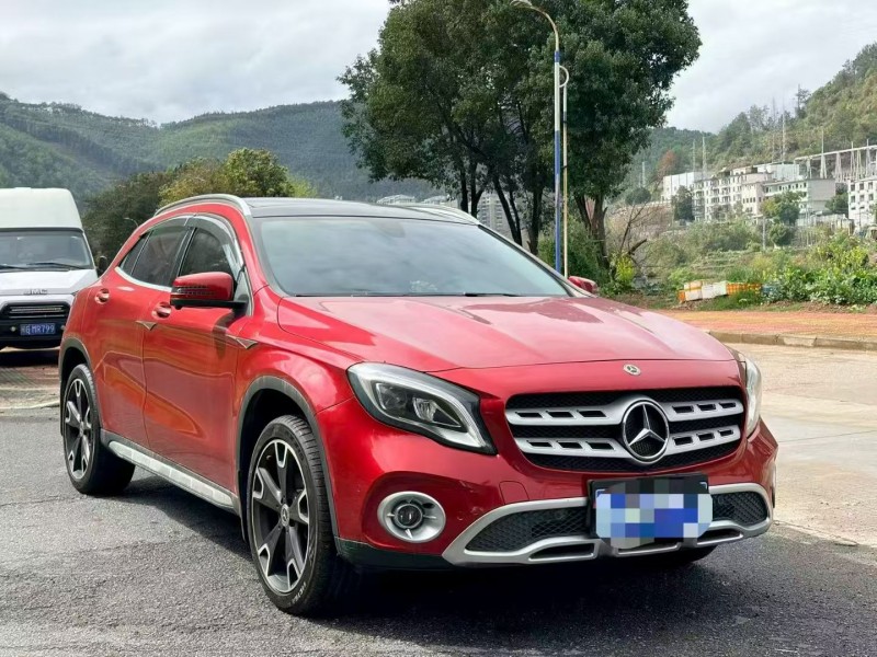 三明17年奔馳GLA2