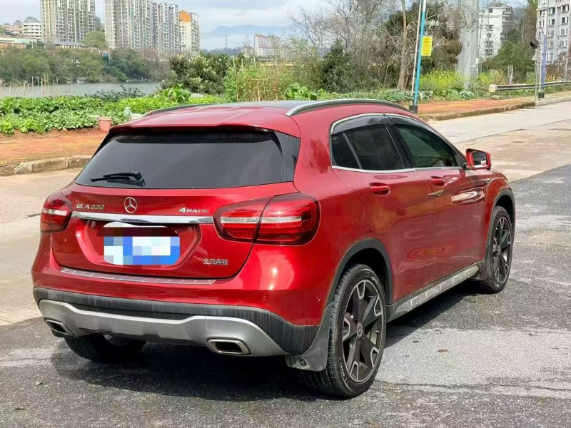 三明17年奔馳GLA8