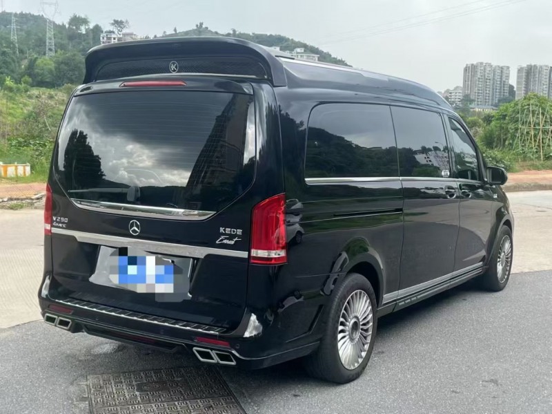 济宁23年奔驰戴纳肯8